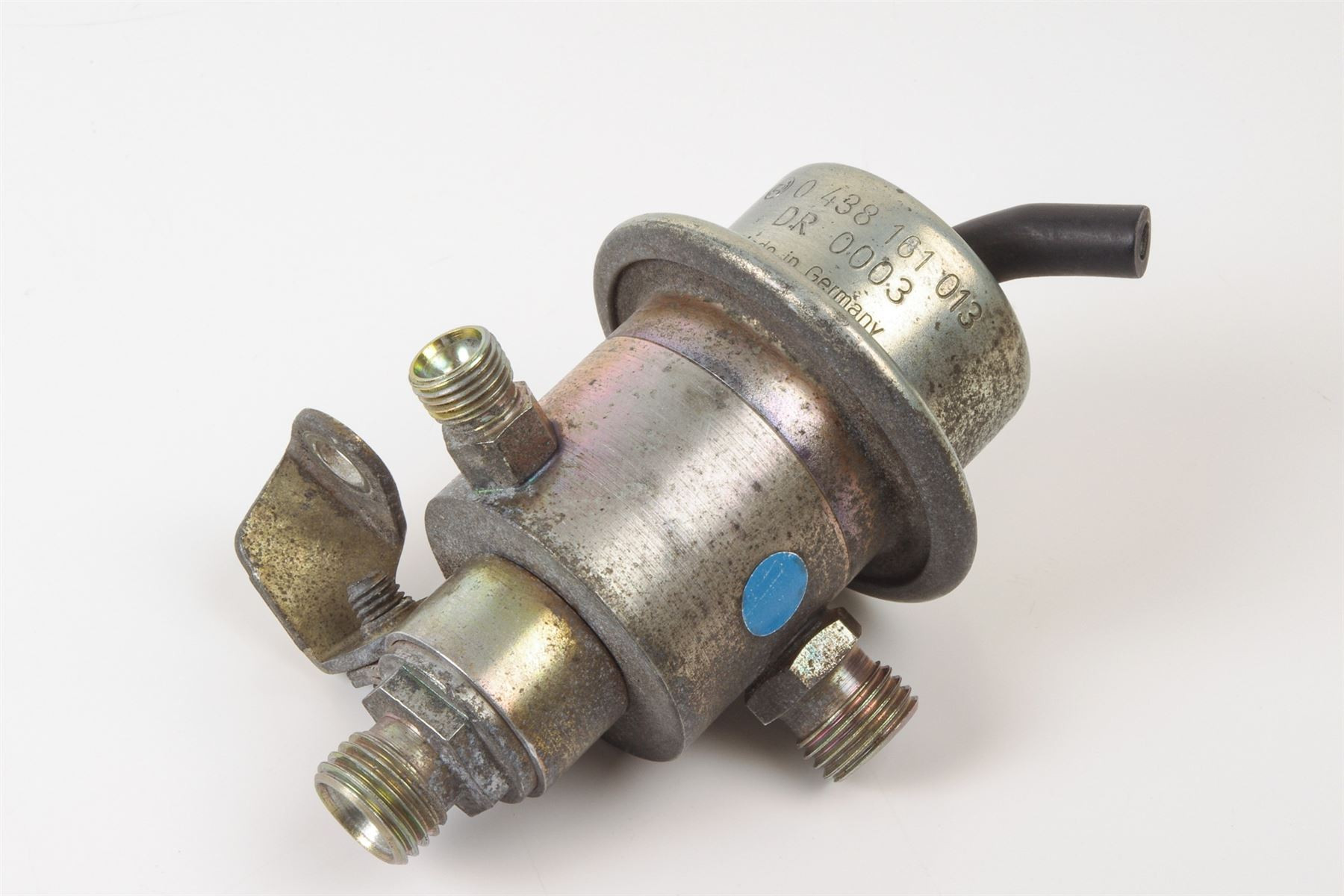 Mercedes 0000781189 Fuel Pressure Regulator (a) | R107 R129 SL W124 E W126 S...