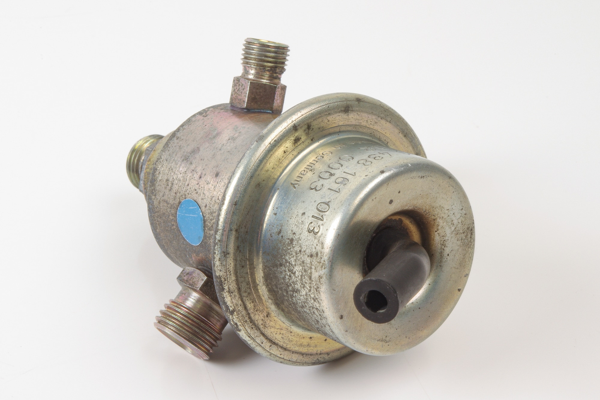 Mercedes 0000781189 Fuel Pressure Regulator (a) | R107 R129 SL W124 E W126 S