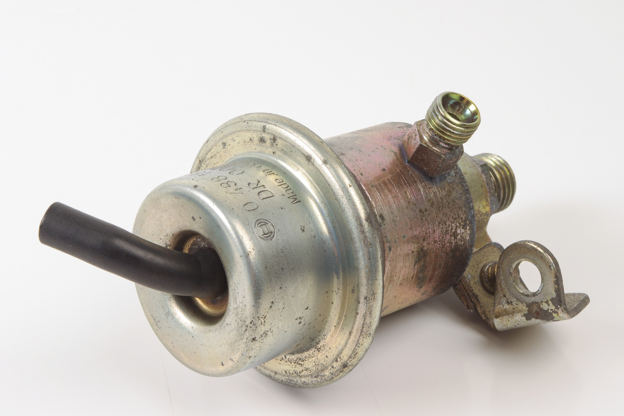 Mercedes 0000781189 Fuel Pressure Regulator (a) | R107 R129 SL W124 E W126 S