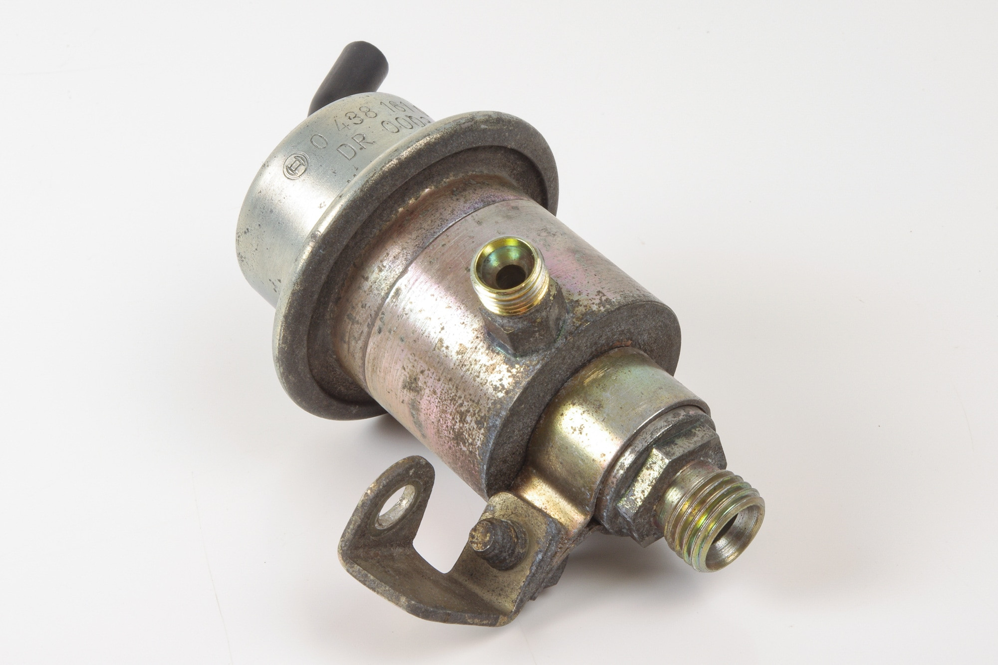 Mercedes 0000781189 Fuel Pressure Regulator (a) | R107 R129 SL W124 E W126 S...
