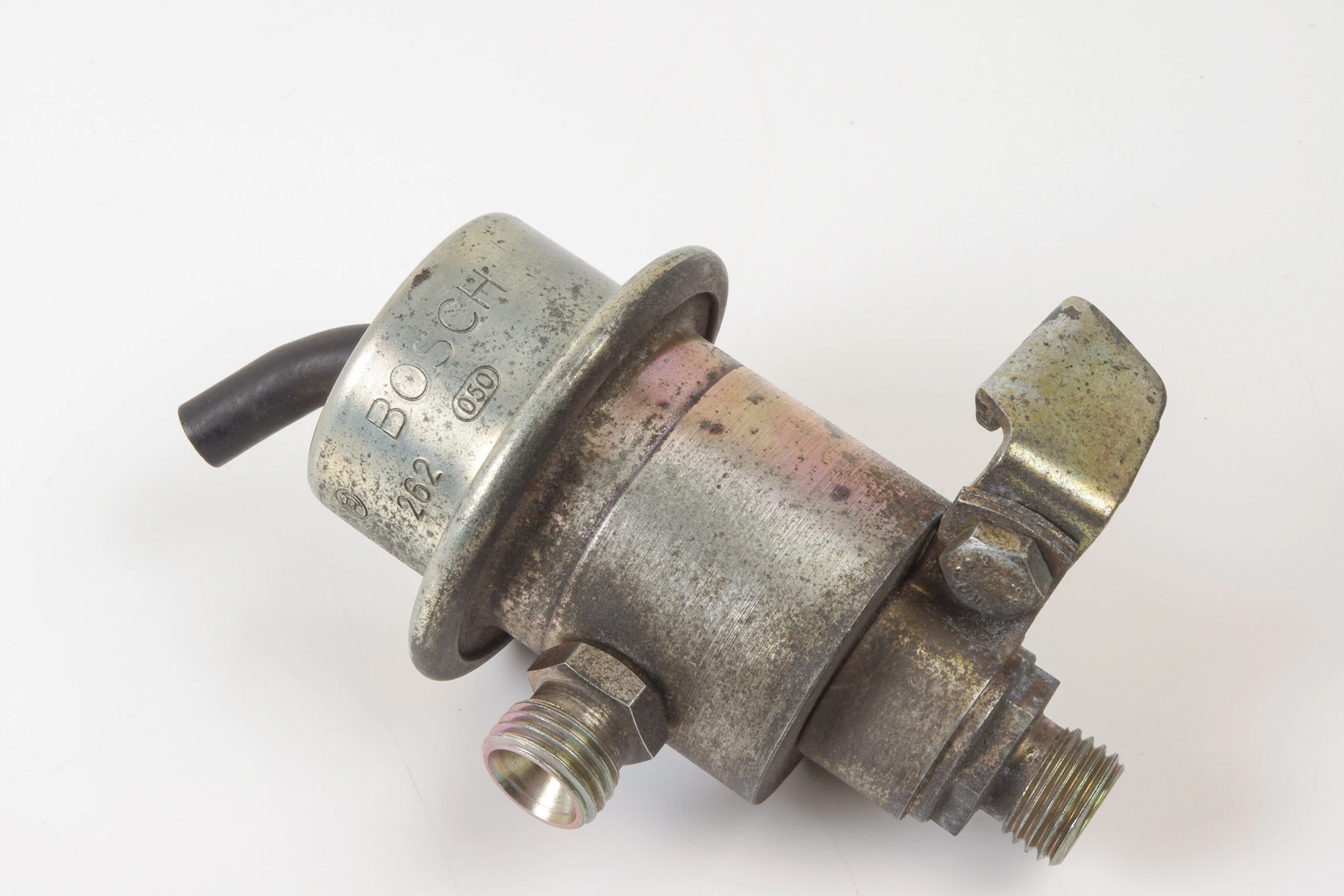 Mercedes 0000781189 Fuel Pressure Regulator (a) | R107 R129 SL W124 E W126 S...