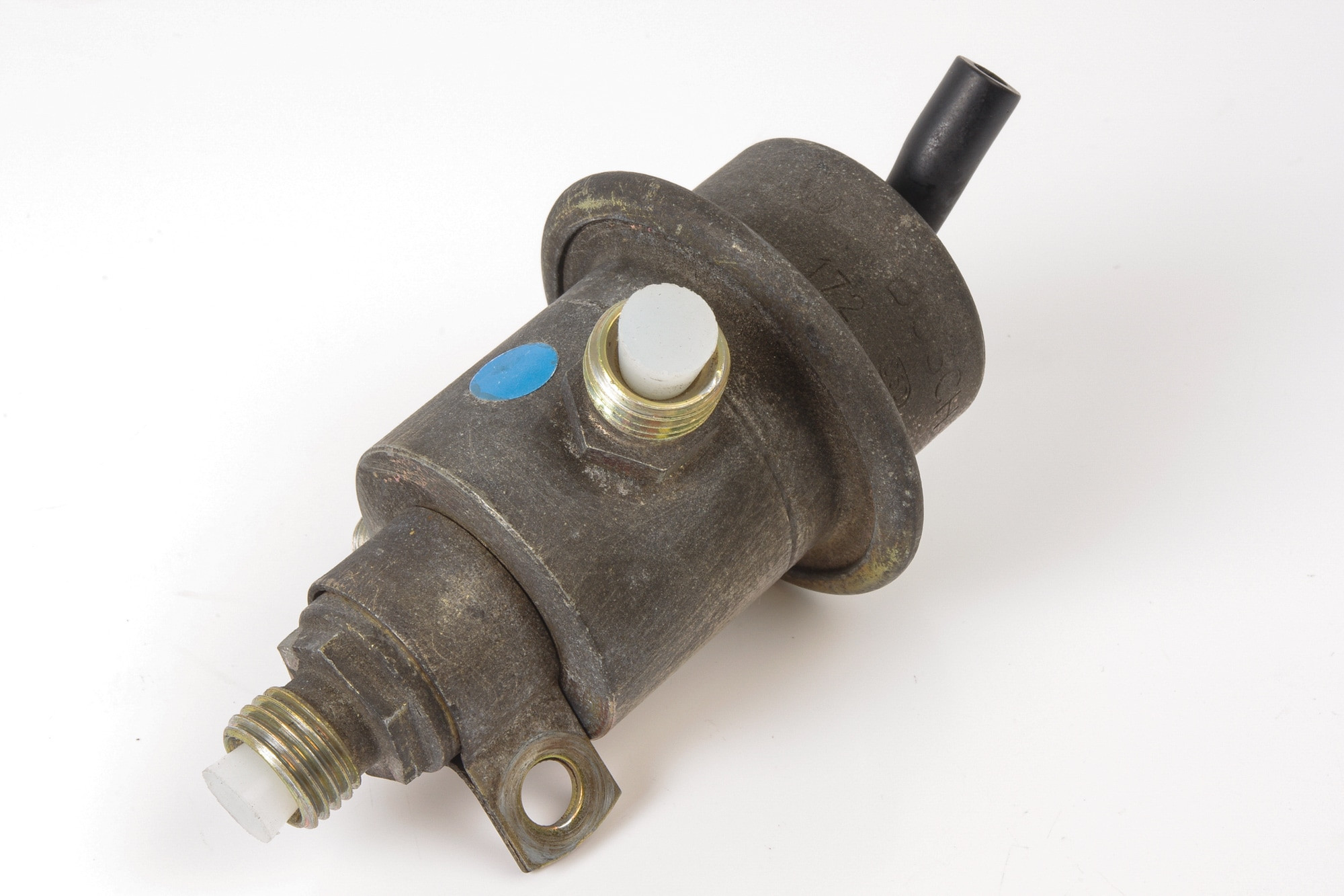 Mercedes 0000781189 Fuel Pressure Regulator (b) | R107 R129 SL W124 E W126 S
