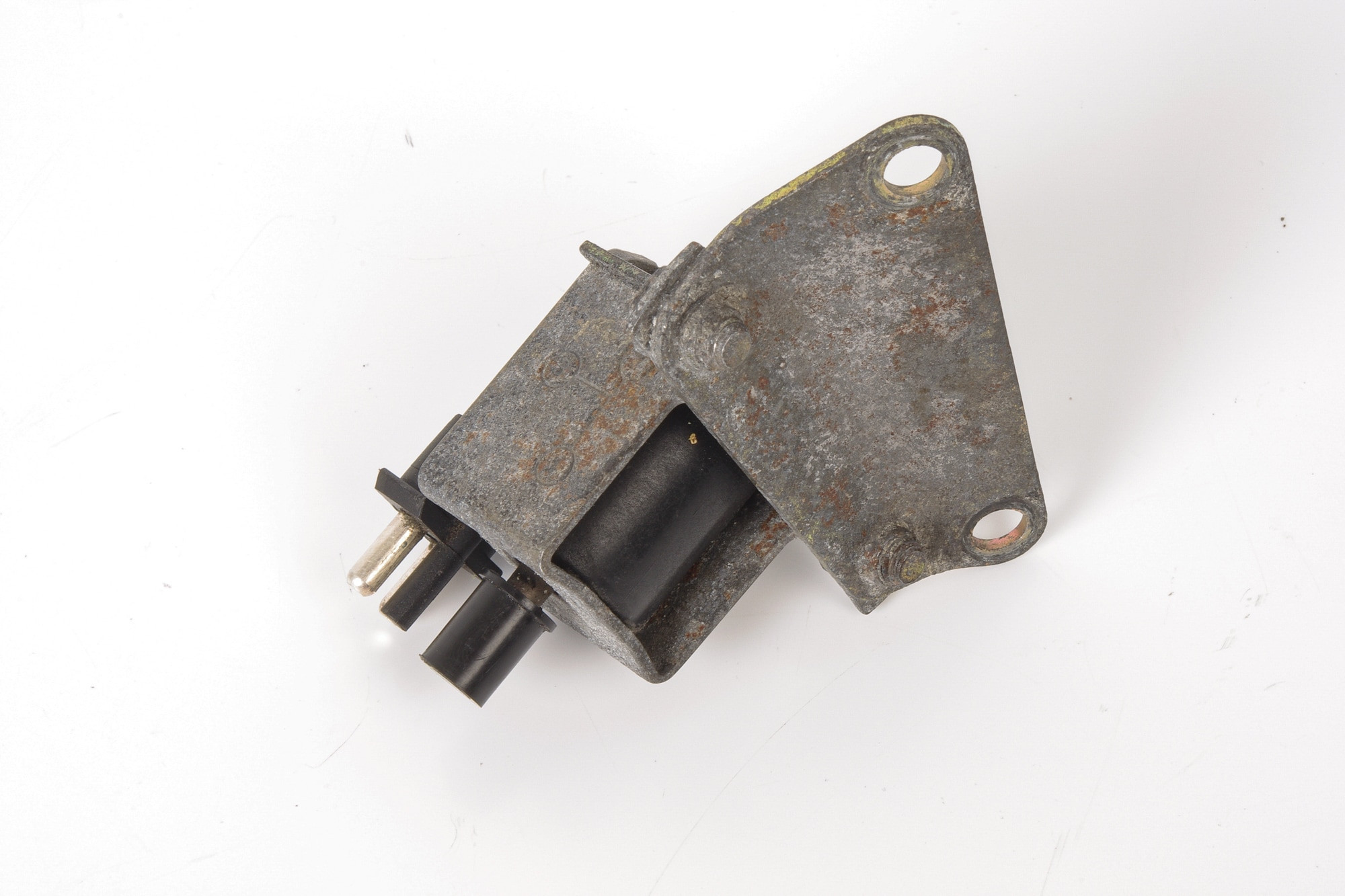 Mercedes 0015407097 Purge Valve (a) | W100 W108 W109 W111 W116 W126 W140 S...