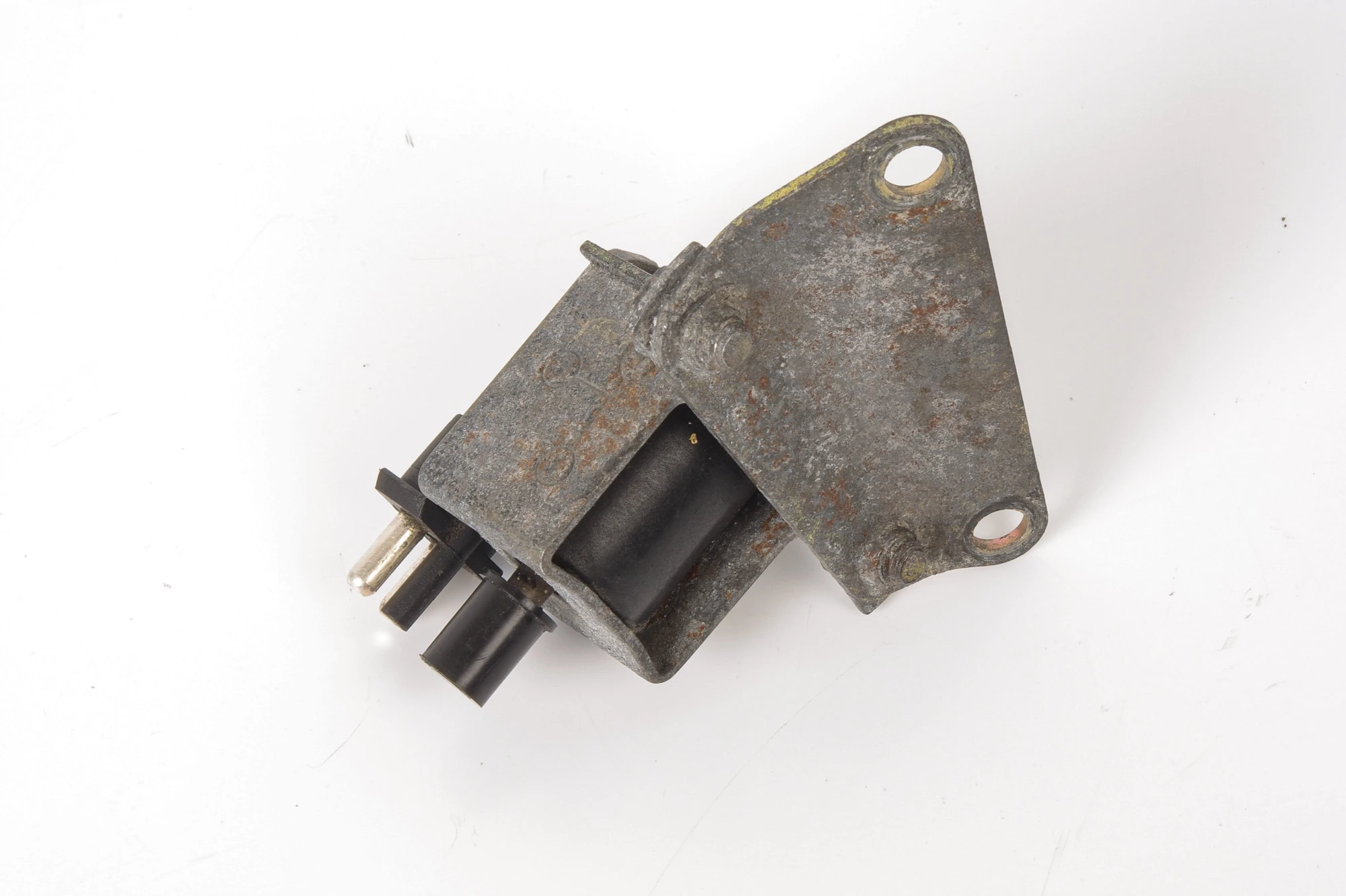 Mercedes 0015407097 Purge Valve (a) | W100 W108 W109 W111 W116 W126 W140 S...