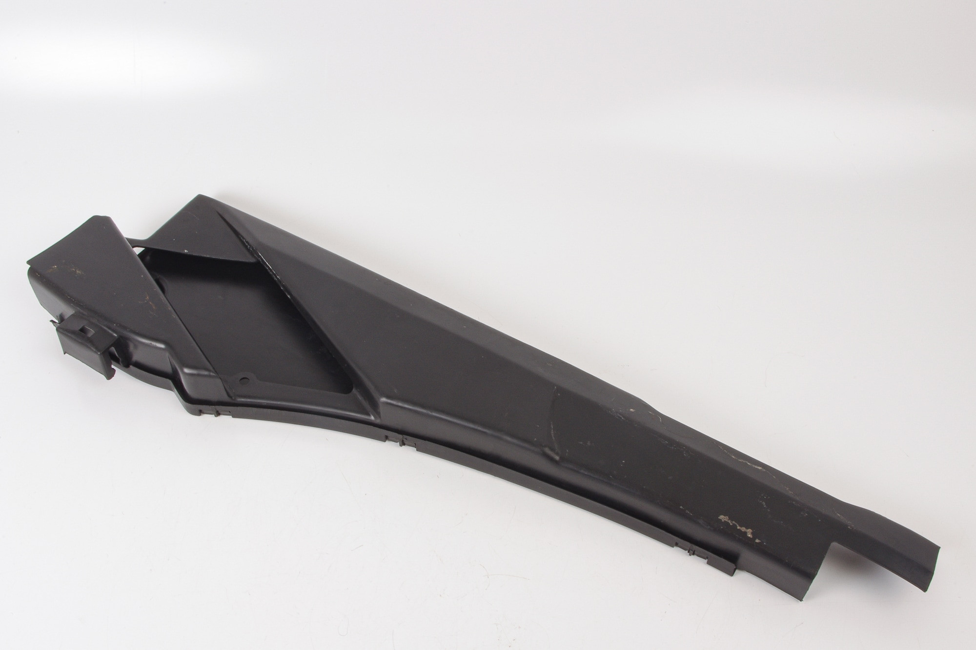 Mercedes 1248212436 Cable Guide Cover - Front Right | W124 E W126 S