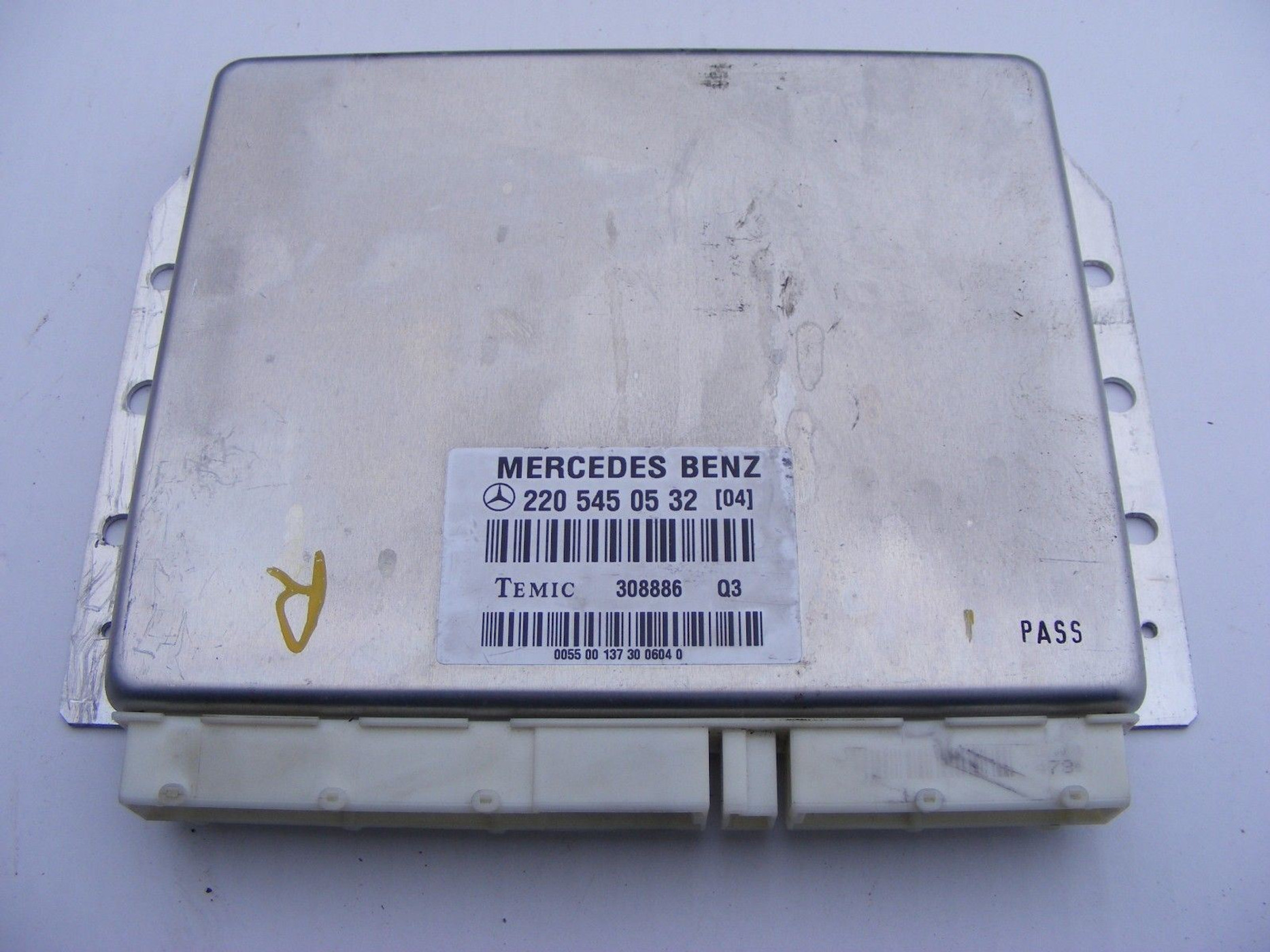 Mercedes 2205450532 ECU - Airmatic Pneumatic Suspension Control Unit | W220