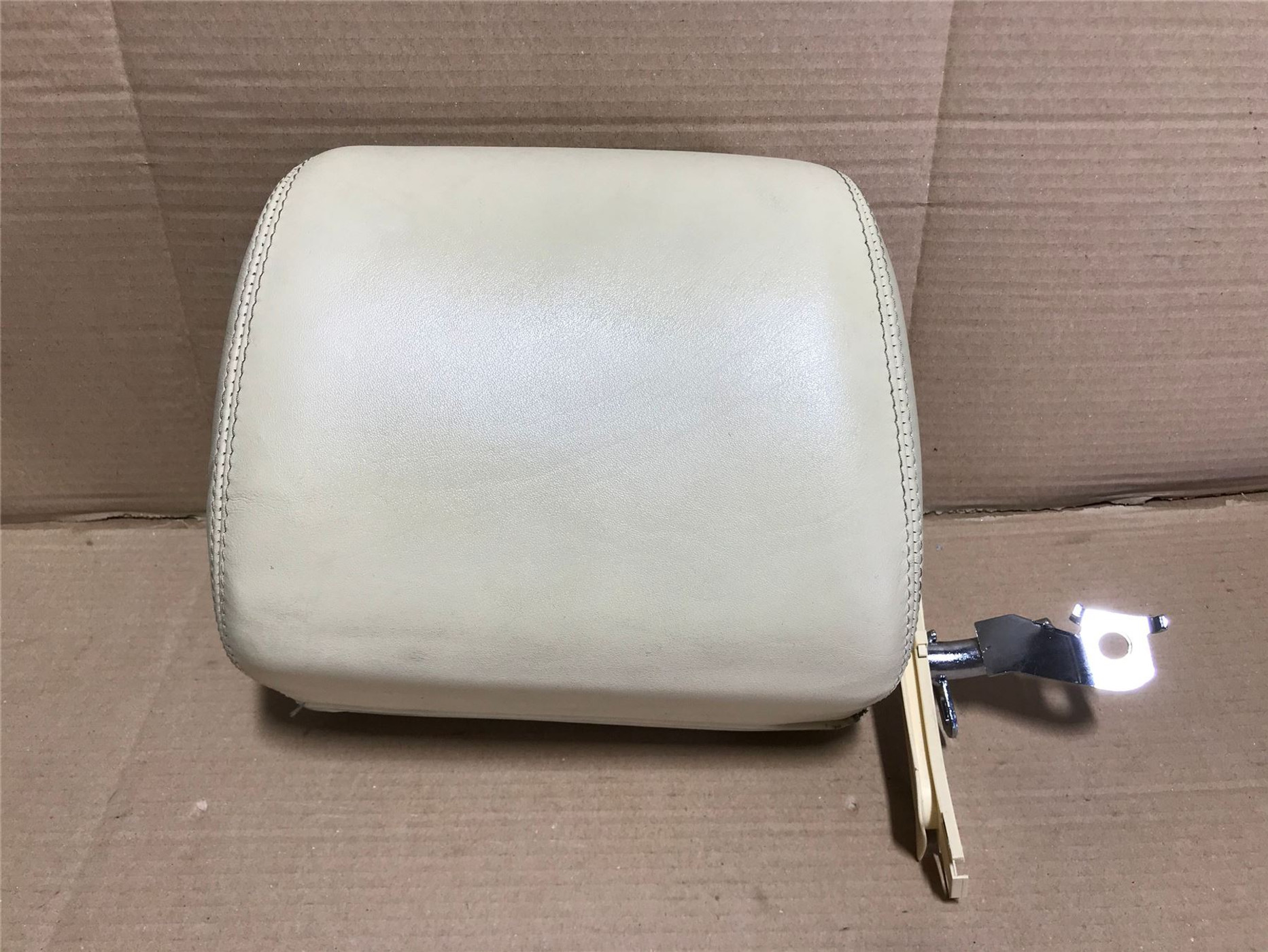 Mercedes Headrest - Left - Cream | R129 SL Facelift