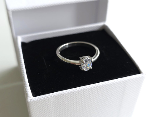 925 Sterling Silver Oval Solitaire Engagement Ring ~ 1201260304
