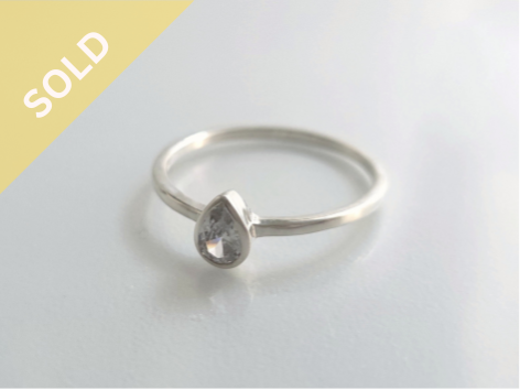 Elegant 925 Sterling Silver Pear-Cut Solitaire Ring ~ 1203260304