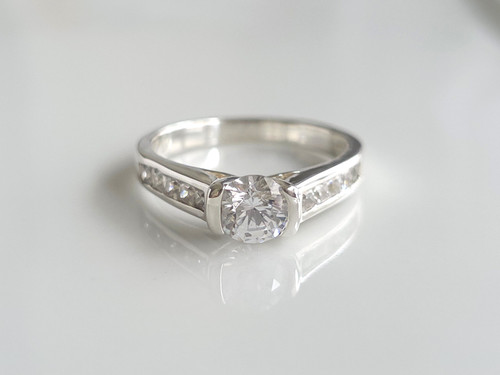 925 Sterling Silver Cubic Zirconia Engagement Ring (3.26grams) ~ 1223260329