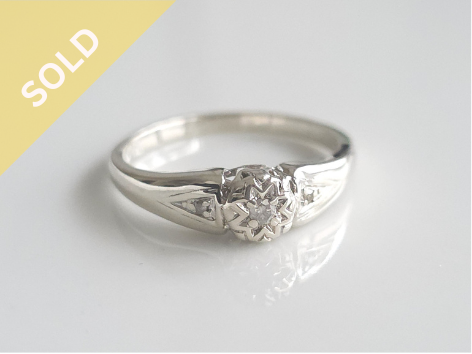 A lovely 925 Sterling Silver Diamond Cluster Ring ~ 1216260326