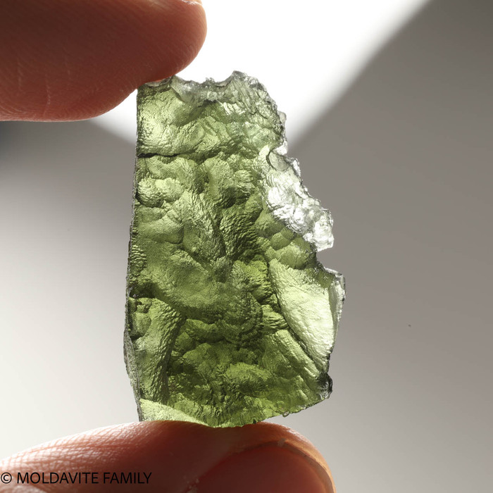 MOLDAVITE 6.9 GRAMS - MUSEUM QUALITY ( MM522049 )