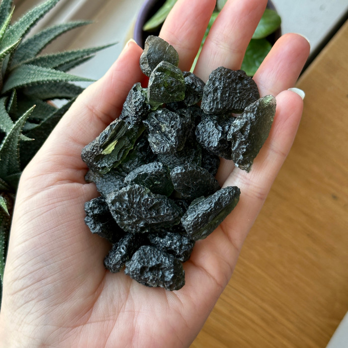 Crystal Tones Moldavite Platinum 9インチ Best Quality Czech Moldavite For Sale | MoldaviteFamily