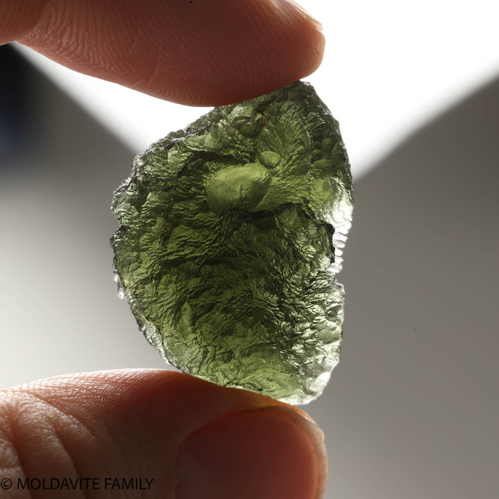 MOLDAVITE 9.8 GRAMS - COLLECTIBLE QUALITY ( MA23027 )
