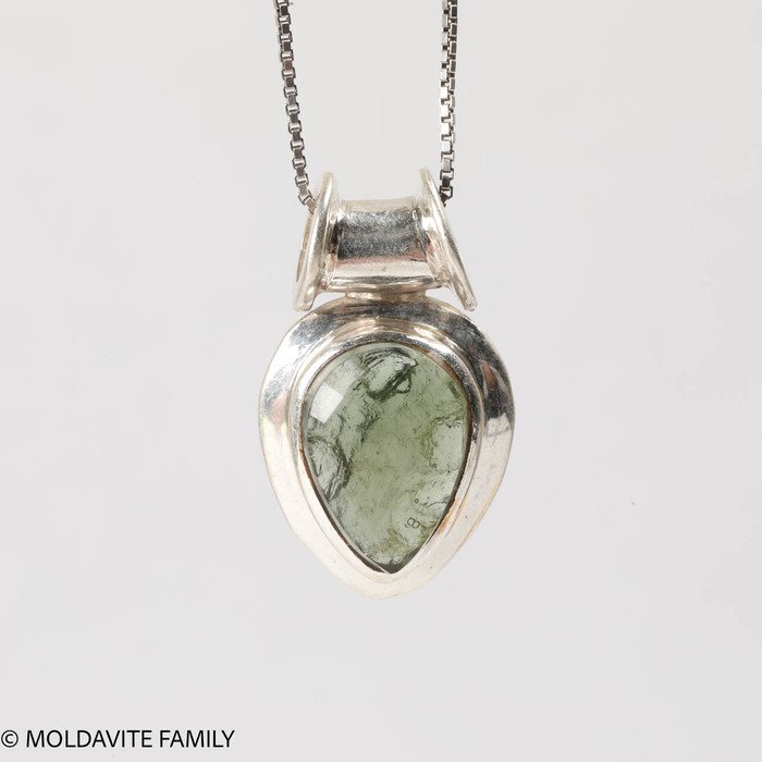 MOLDAVITE CABOCHON PENDANT (MSP0180I131)