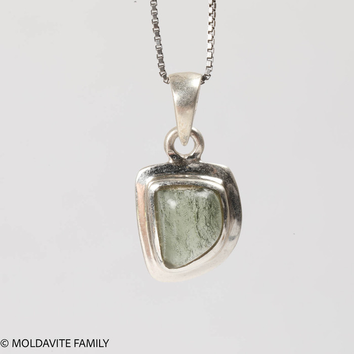 MOLDAVITE CABOCHON PENDANT (MSP0180I133)