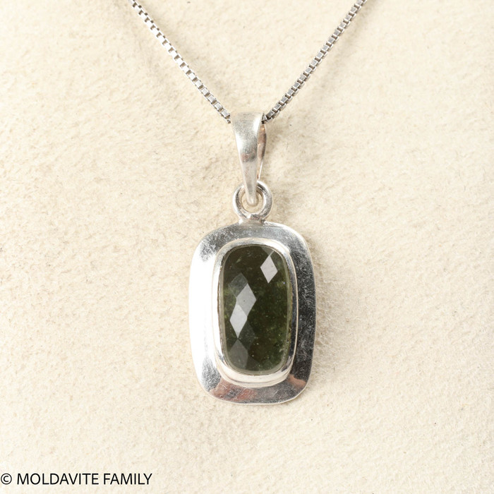 MOLDAVITE CABOCHON PENDANT (MSP0180I137)