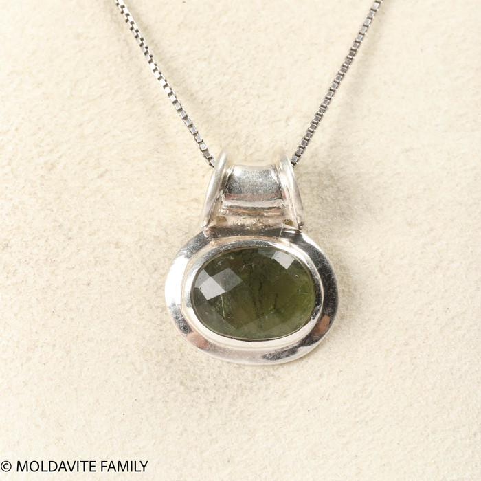 MOLDAVITE CABOCHON PENDANT (MSP0180I140)