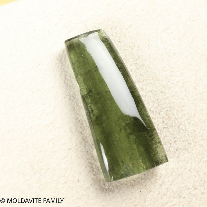 MOLDAVITE CABOCHON 2.4 GRAMS (MCAB074)