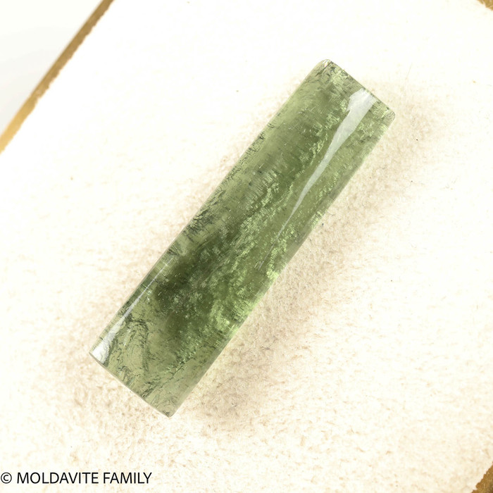 MOLDAVITE CABOCHON 2.9 GRAMS (MCAB083)