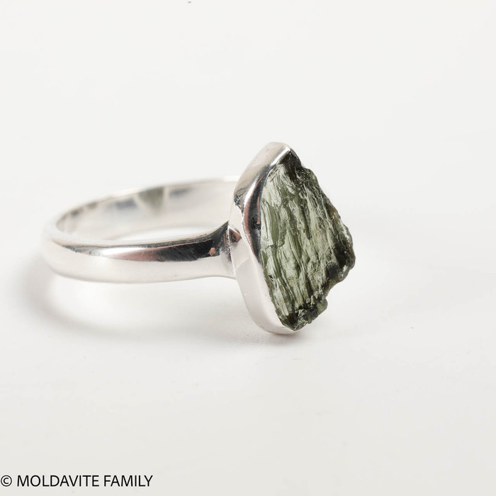 STERLING SILVER RING - RAW MOLDAVITE - SIZE 8 (MSR170I081)