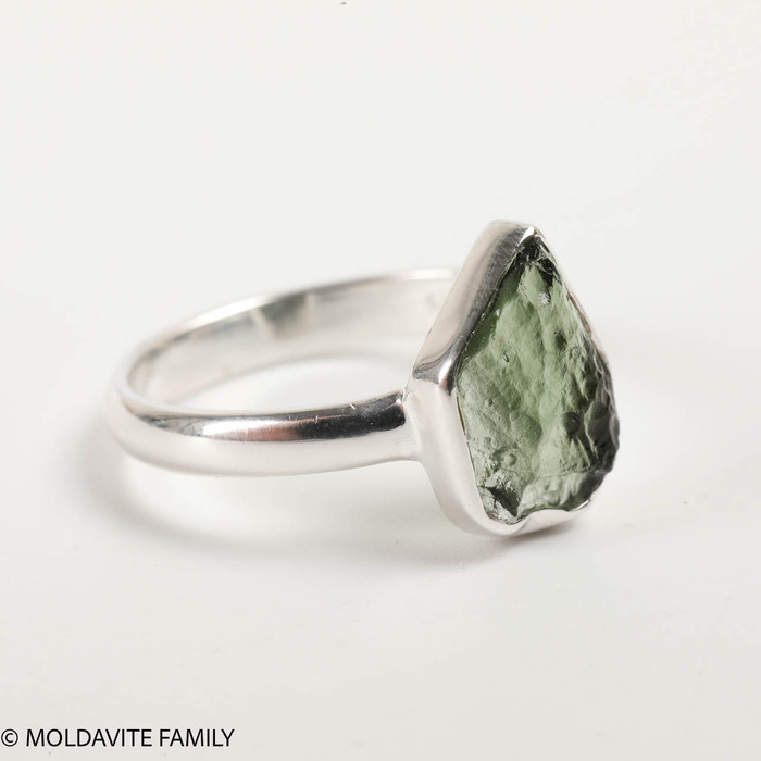 STERLING SILVER RING - RAW MOLDAVITE - SIZE 8 (MSR170I086)