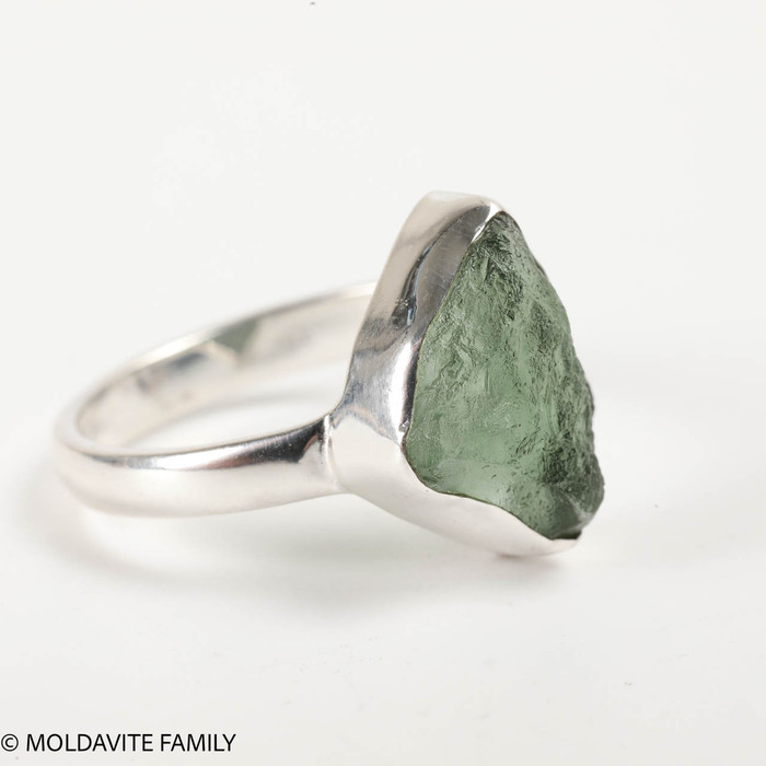 STERLING SILVER RING - RAW MOLDAVITE - SIZE 10 (MSR170I089)