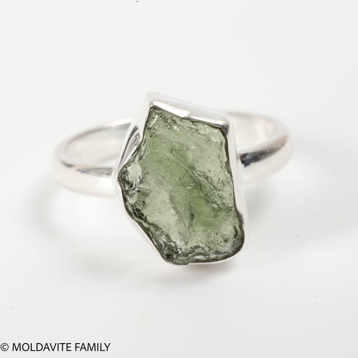 STERLING SILVER RING - RAW MOLDAVITE - SIZE 7 (MSR170I108)