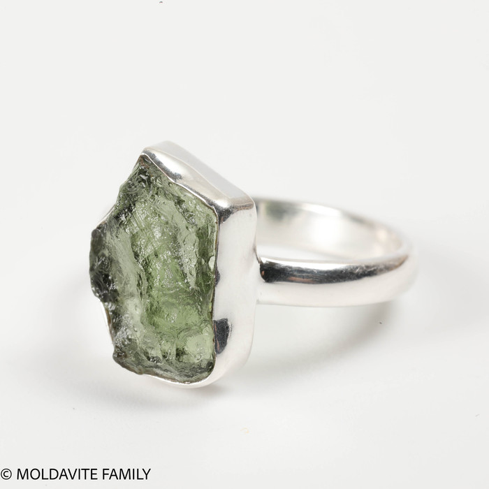 STERLING SILVER RING - RAW MOLDAVITE - SIZE 7 (MSR170I108)