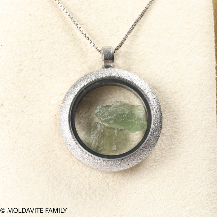 LOCKET PENDANT - BRUSHED METAL - RAW MOLDAVITE (MSP0233006)