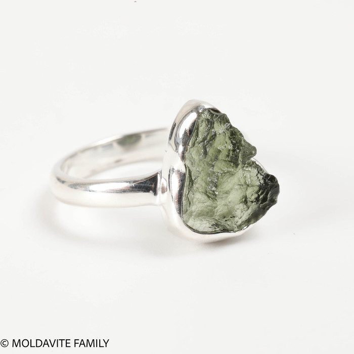 STERLING SILVER RING - RAW MOLDAVITE - SIZE 7 (MSR170I125)