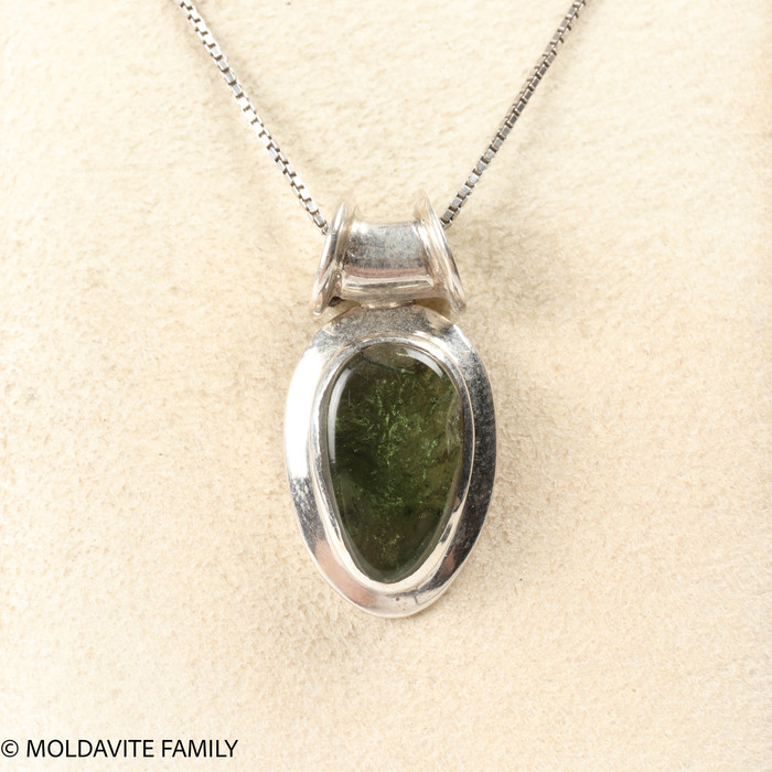 MOLDAVITE CABOCHON PENDANT (MSP0180I158)