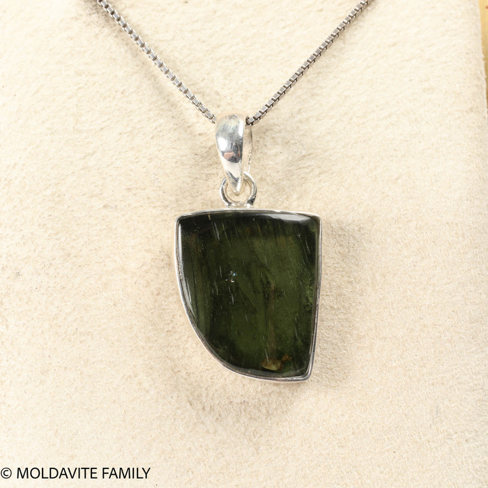 MOLDAVITE PENDANT - CABOCHON - 3.68 GRAMS (MSP0230I048)