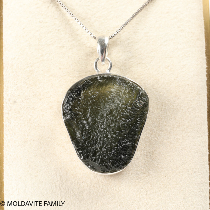 PENDANT WITH RAW MOLDAVITE 7.06g (MSP0155I113)