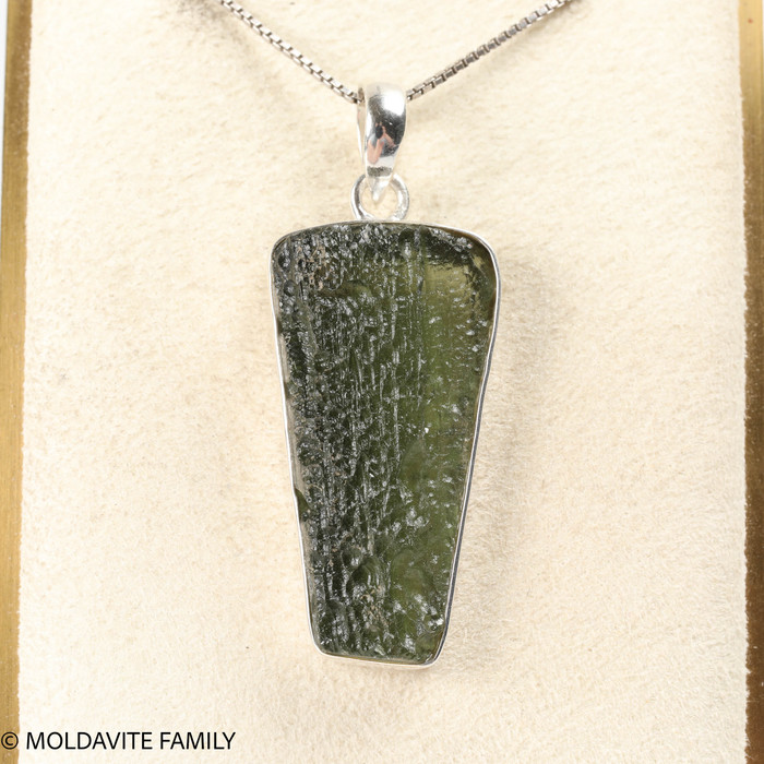 PENDANT WITH RAW MOLDAVITE 6.45g (MSP0155I114)