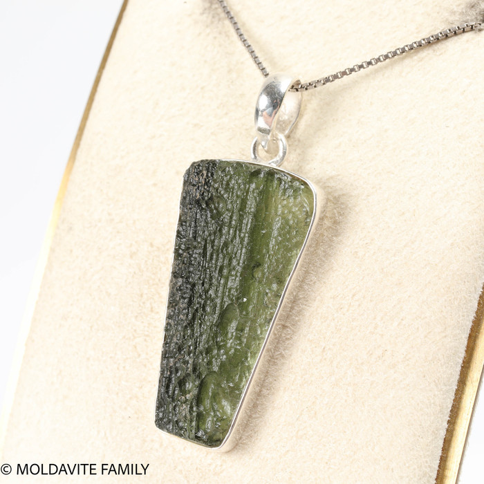 PENDANT WITH RAW MOLDAVITE 6.45g (MSP0155I114)