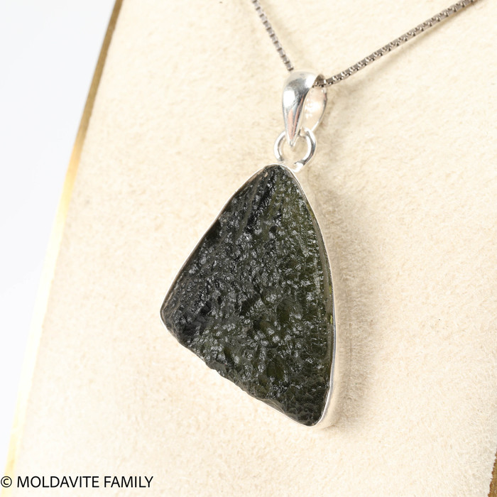 PENDANT WITH RAW MOLDAVITE 6.58g (MSP0155I115)