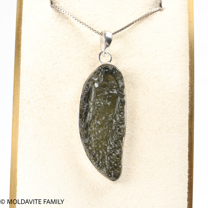 PENDANT WITH RAW MOLDAVITE 5.72g (MSP0155I116)