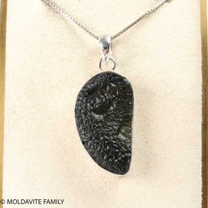 PENDANT WITH RAW MOLDAVITE 6.38g (MSP0155I117)