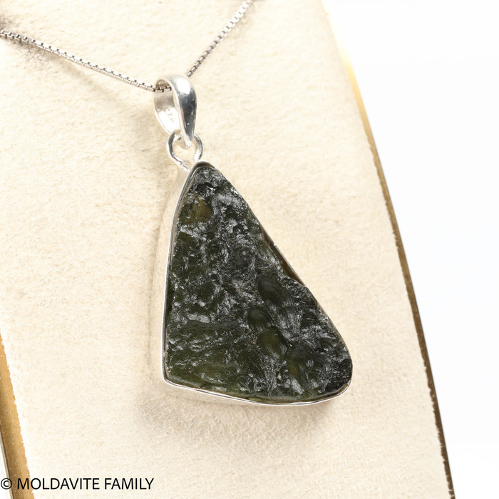 PENDANT WITH RAW MOLDAVITE 7.86g (MSP0155I118)