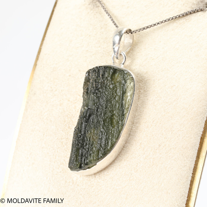 PENDANT WITH RAW MOLDAVITE 6.15g (MSP0155I119)