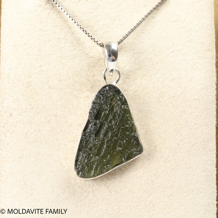 PENDANT WITH RAW MOLDAVITE 3.54g (MSP0155I122)