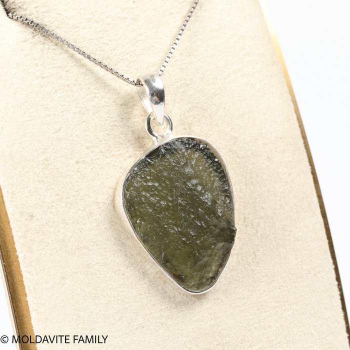 PENDANT WITH RAW MOLDAVITE 4.38g (MSP0155I124)