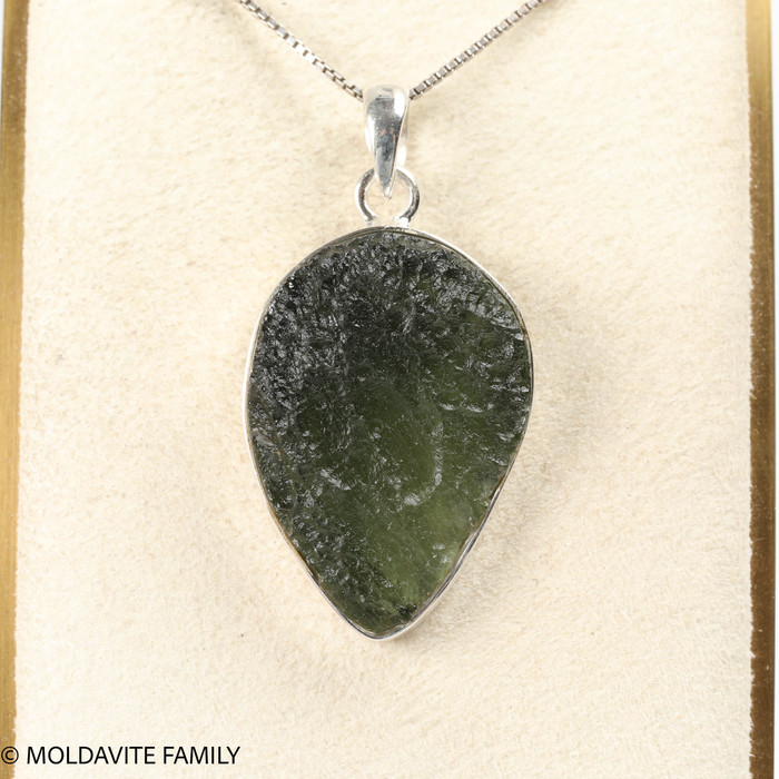 PENDANT WITH RAW MOLDAVITE 7.32g (MSP0155I126)