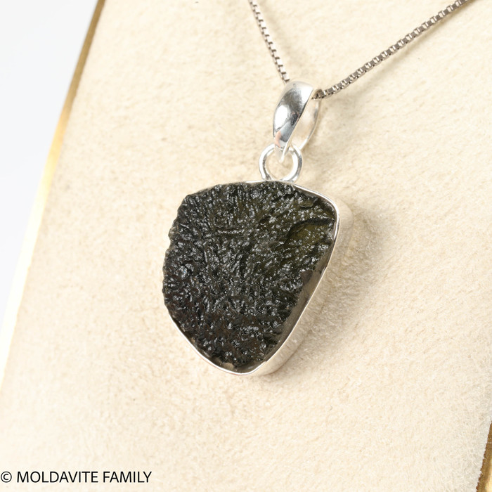 PENDANT WITH RAW MOLDAVITE 5.3g (MSP0155I127)