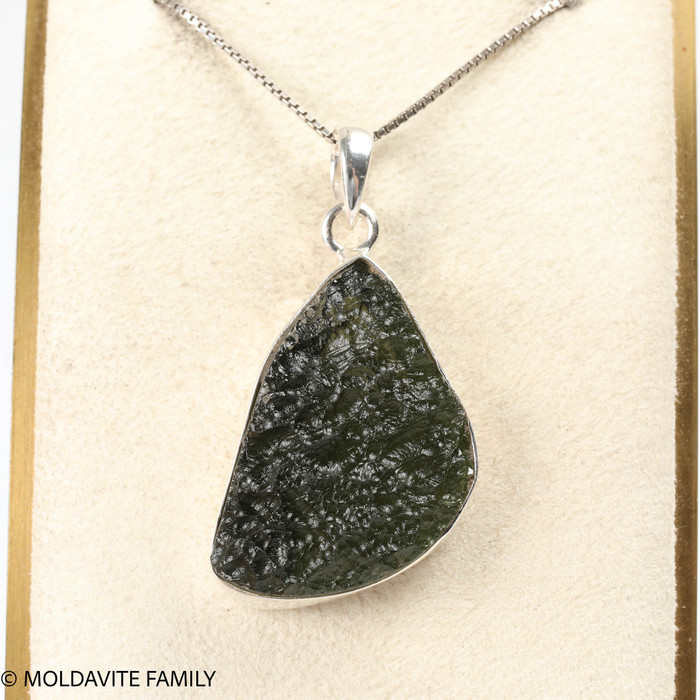 PENDANT WITH RAW MOLDAVITE 7.25g (MSP0155I128)