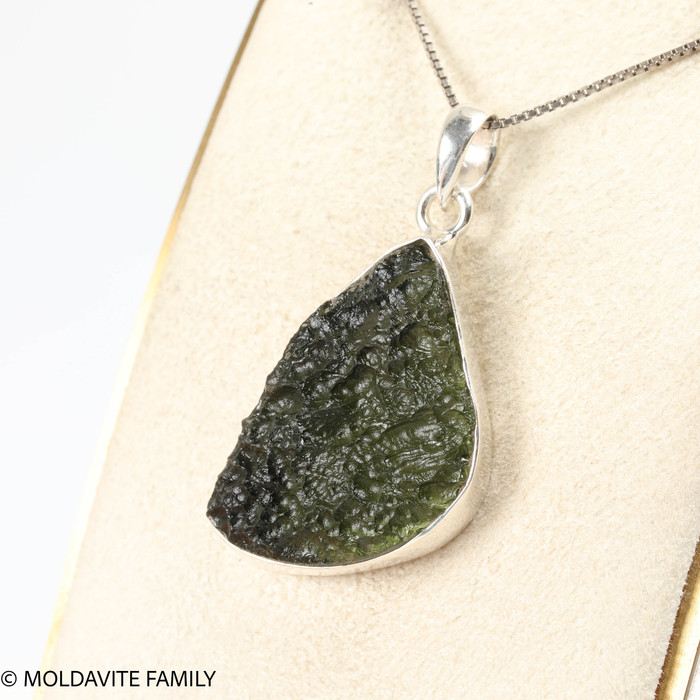 PENDANT WITH RAW MOLDAVITE 7.25g (MSP0155I128)