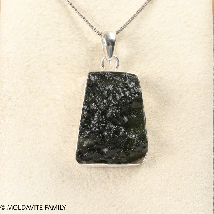 PENDANT WITH RAW MOLDAVITE 6.1g (MSP0155I129)