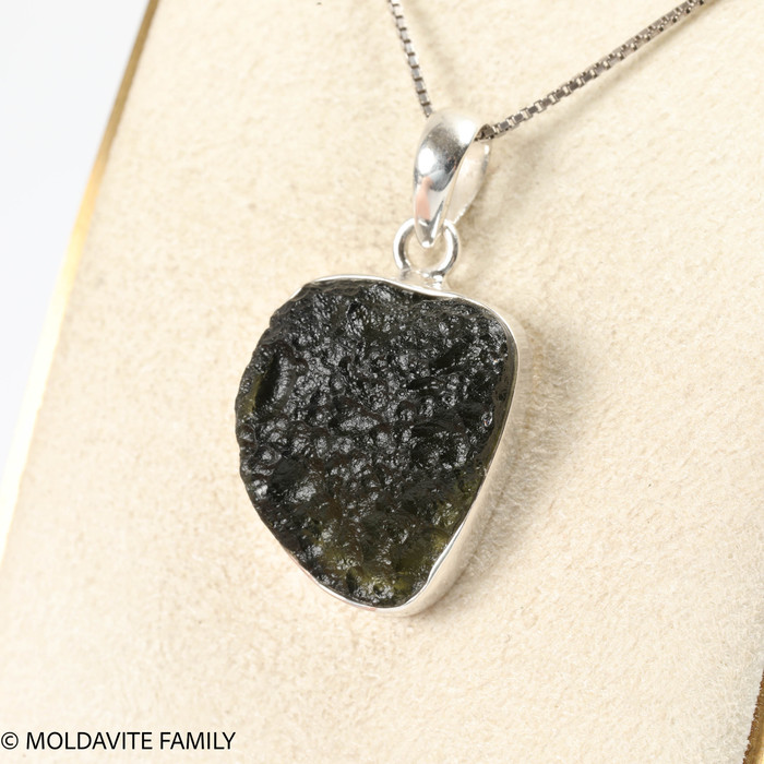 PENDANT WITH RAW MOLDAVITE 5.59g (MSP0155I130)