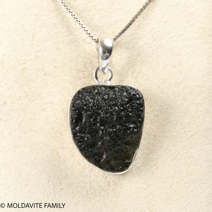 PENDANT WITH RAW MOLDAVITE 5.59g (MSP0155I130)